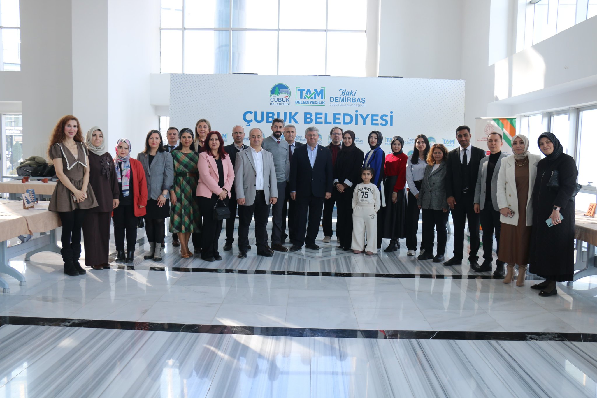 “Geleneksel Kilim Desenleri Seramik ile Canlanıyor” Temasyıla Seramik Sanatı Sergisi Çubuk’ta Açıldı