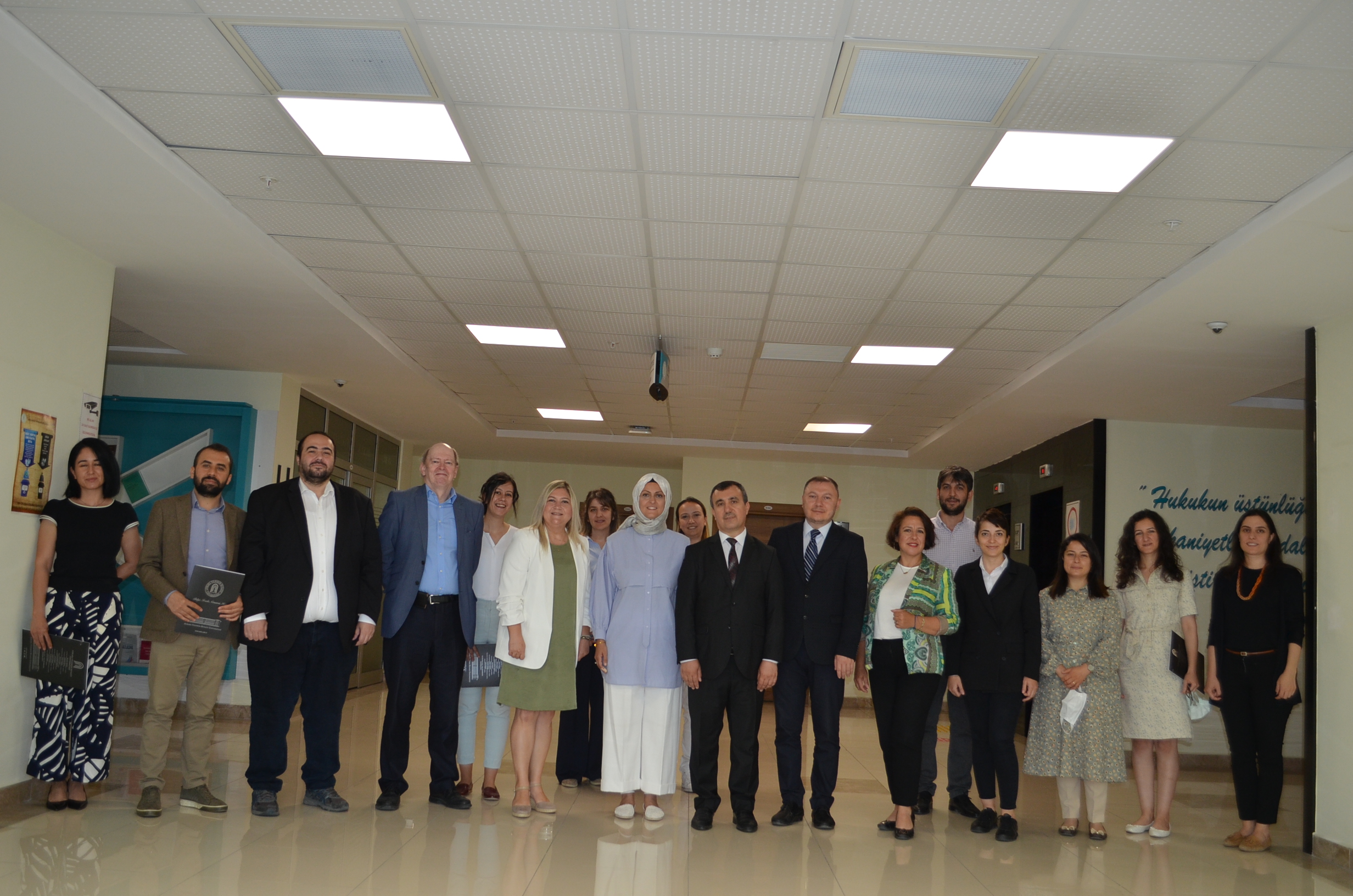 AYBÜ Öğrenme ve Öğretme Merkezi (ÖĞMER) Mayıs- Haziran 2022 döneminde Hukuk Fakültemizin değerli öğretim üyelerine "Yabancı Dille Öğretim"  kursu düzenlemiştir.