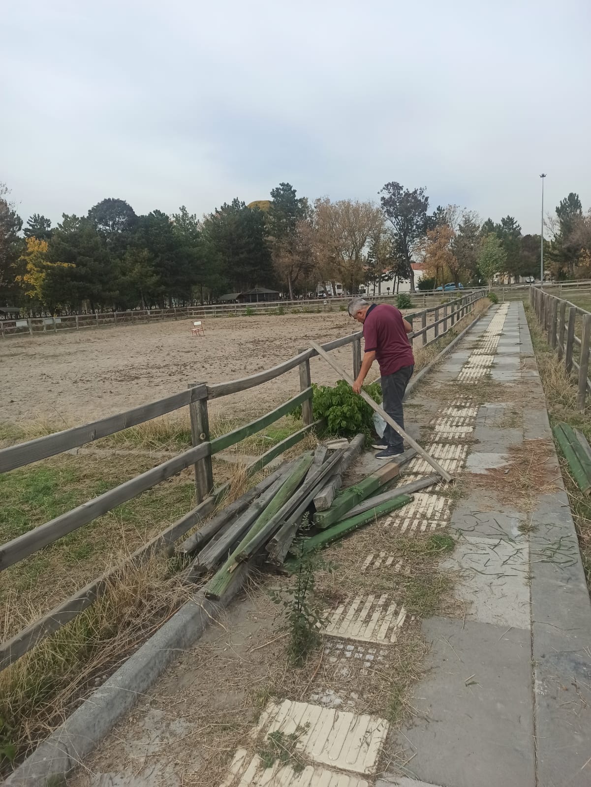 MERKEZİMİZDEKİ PADOKLARIN TAMİRİ YAPILDI