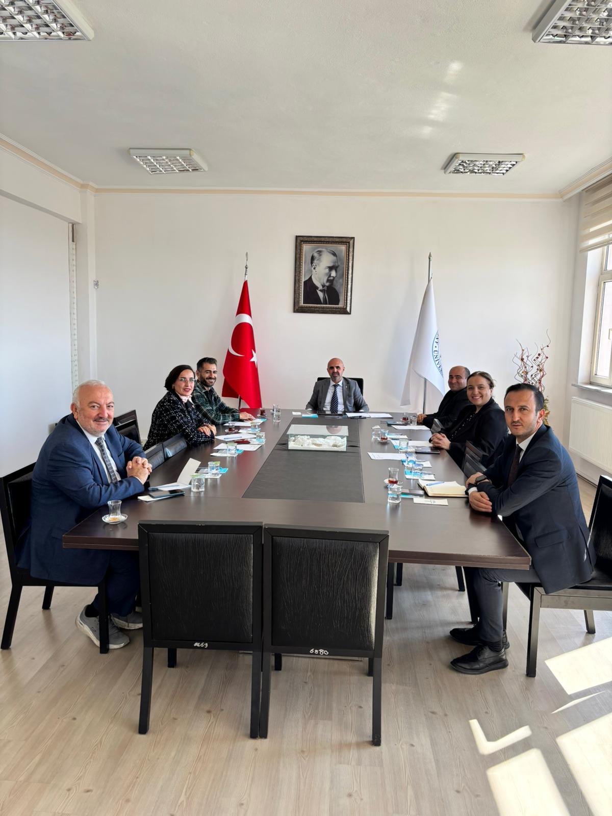 Meslek Yüksekokulumuzda 2025-2026 Eğitim-Öğretim Yılı Güz Dönemi Akademik Kurul Toplantısı Gerçekleştirildi.