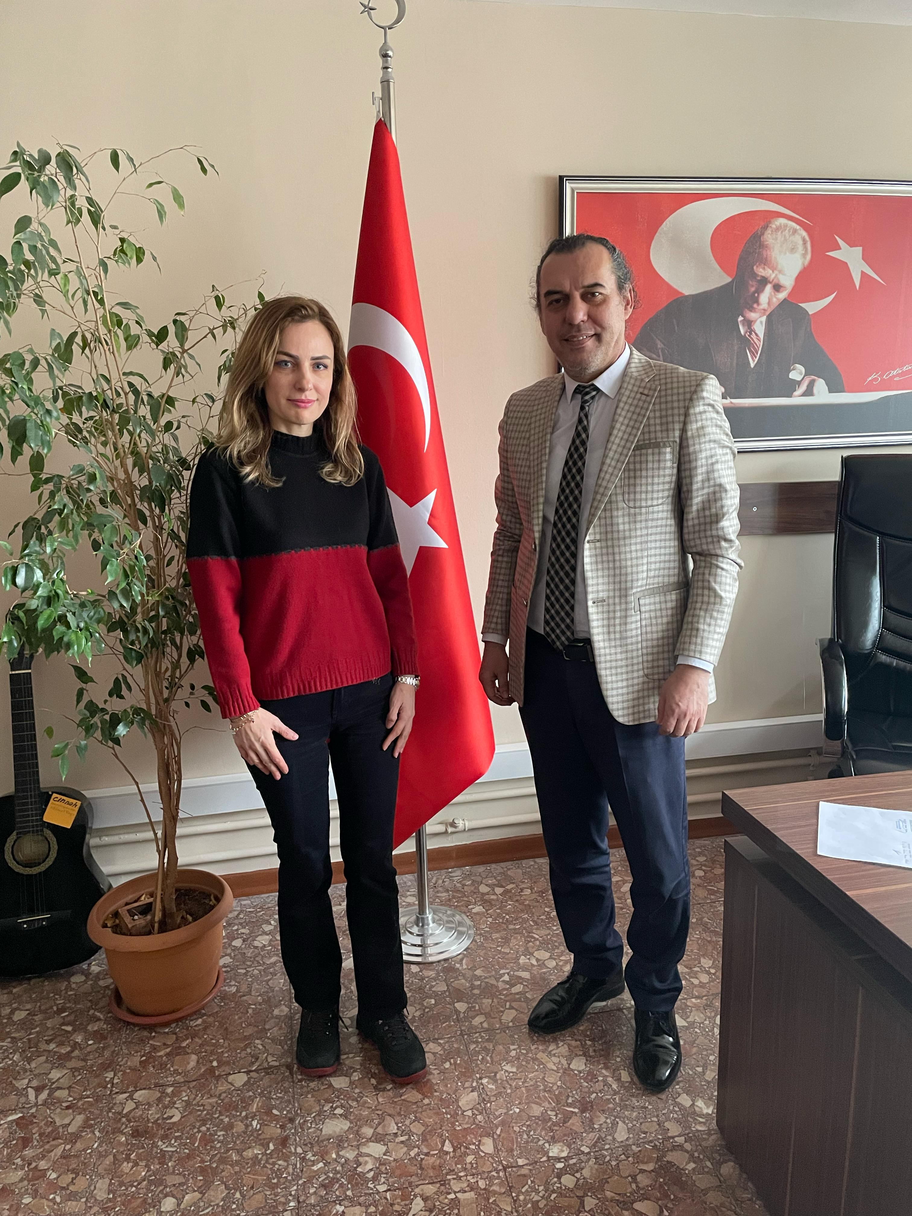 KONSERVATUVARIMIZ ÖĞRETİM ÜYESİ "BURCU AVCI AKBEL" PROFESÖR ÜNVANI ALMIŞTIR. PROF. DR. BURCU AVCI AKBEL HOCAMIZI TEBRİK EDER, BAŞARILARININ DEVAMINI DİLERİZ.