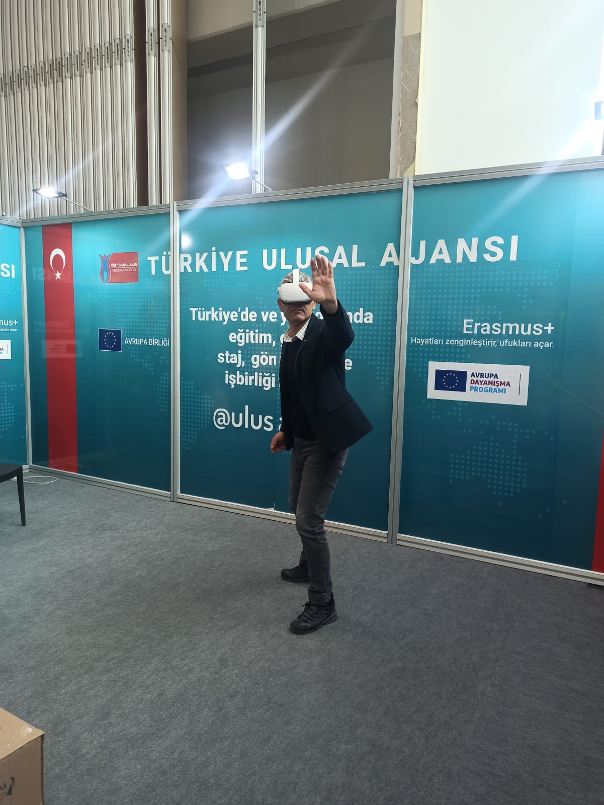 MERKEZ MÜDÜRÜMÜZ ÖĞR. GÖR. ALİ EKBER ÜN YÜRÜTÜCÜLÜĞÜNÜ YAPTIĞI AVRUPA BİRLİĞİ PROJE ÇIKTILARI İLE HAYAT BOYU ÖĞRENME FUARINA KATILIM SAĞLADI