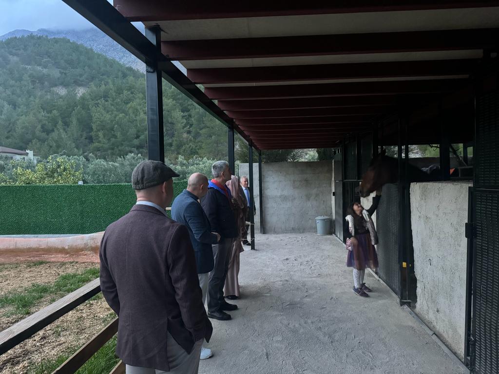 MERKEZ MÜDÜRÜMÜZ ÖĞR.GÖR. ALİ EKBER ÜN HOCAMIZ ANTALYA İLİNDE YENİ KURULAN HİPPOTERAPİ ALANLARINI ZİYARET ETTİ