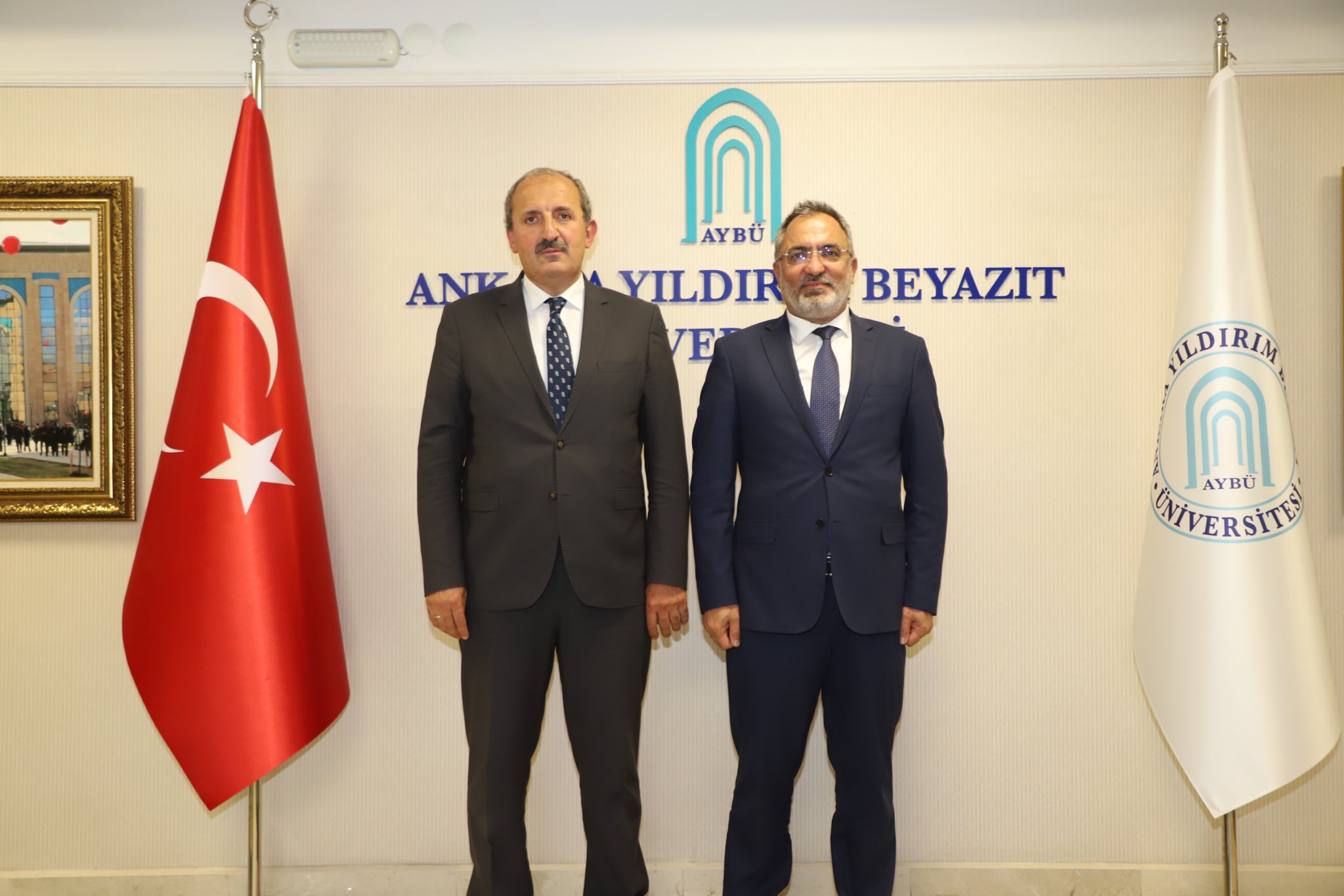 Anayasa Mahkemesi Üyesi Prof. Dr. Yusuf Şevki HAKYEMEZ'den Rektörümüze Ziyaret