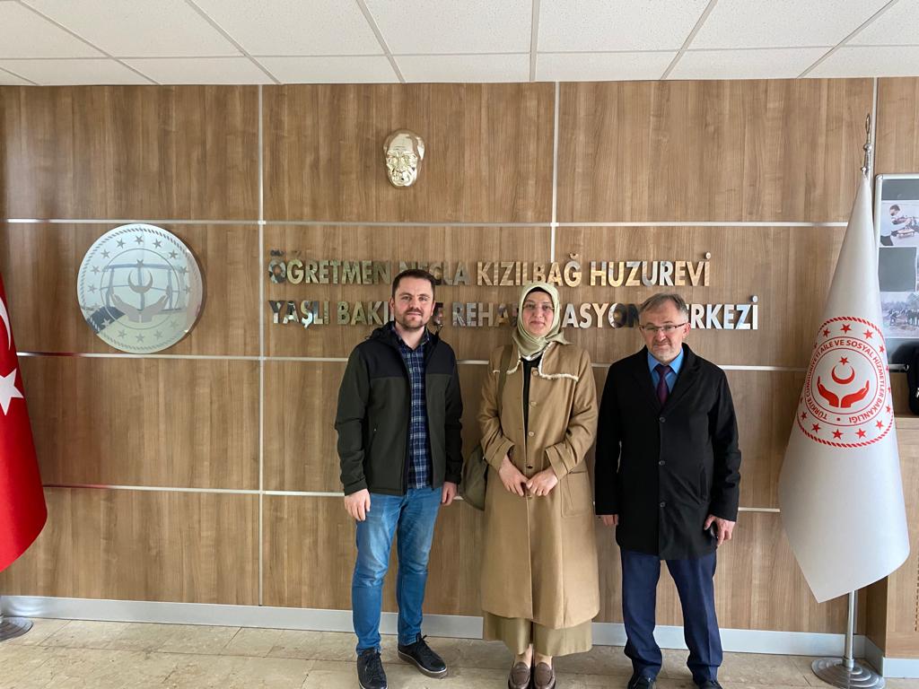 Fakültemiz Öğretim Üyelerinden Huzurevi Ziyareti 