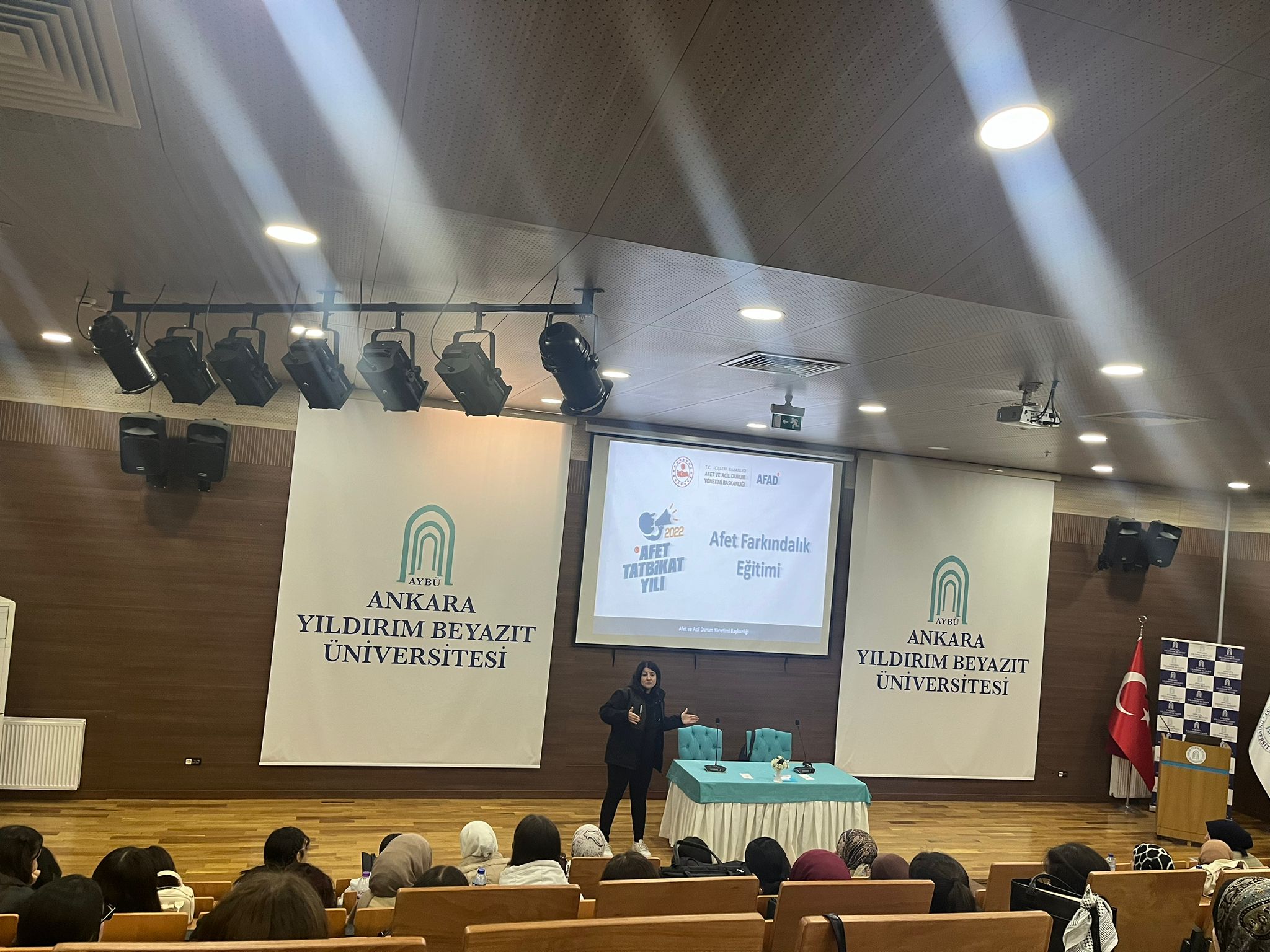 Öğretim elemanlarımız ve öğrencilerimiz Afet Farkındalık Eğitimi, Deprem Anı Uygulaması ve Tahliye Uygulaması” Eğitimine katılmıştır. 