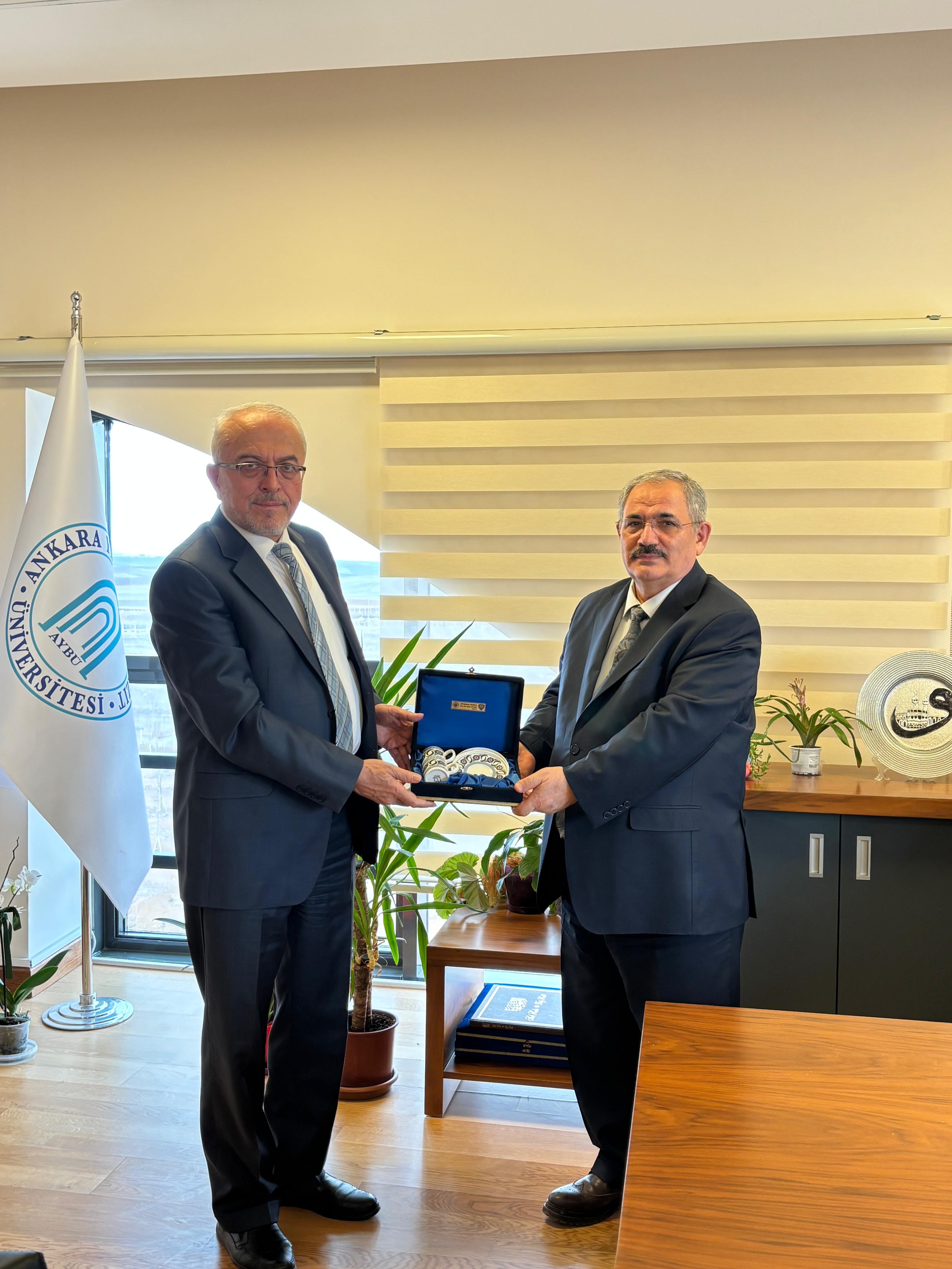 Ankara Üniversitesi İlahiyat Fakültesi Dekanı Prof. Dr. İrfan AYCAN' dan Dekanlığımıza Ziyaret