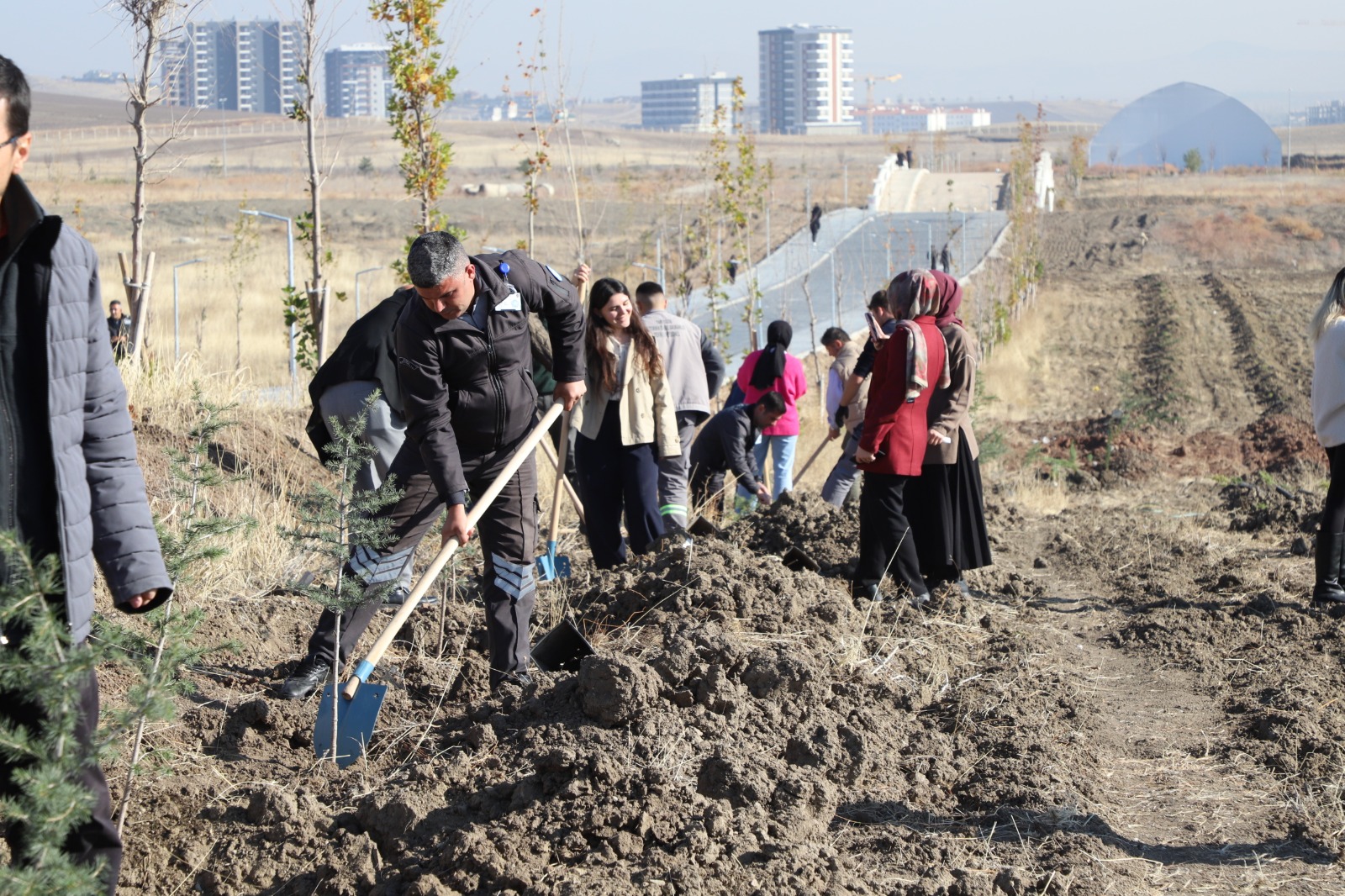 Yeşil Kampüs İçin Fidan Dikimi
