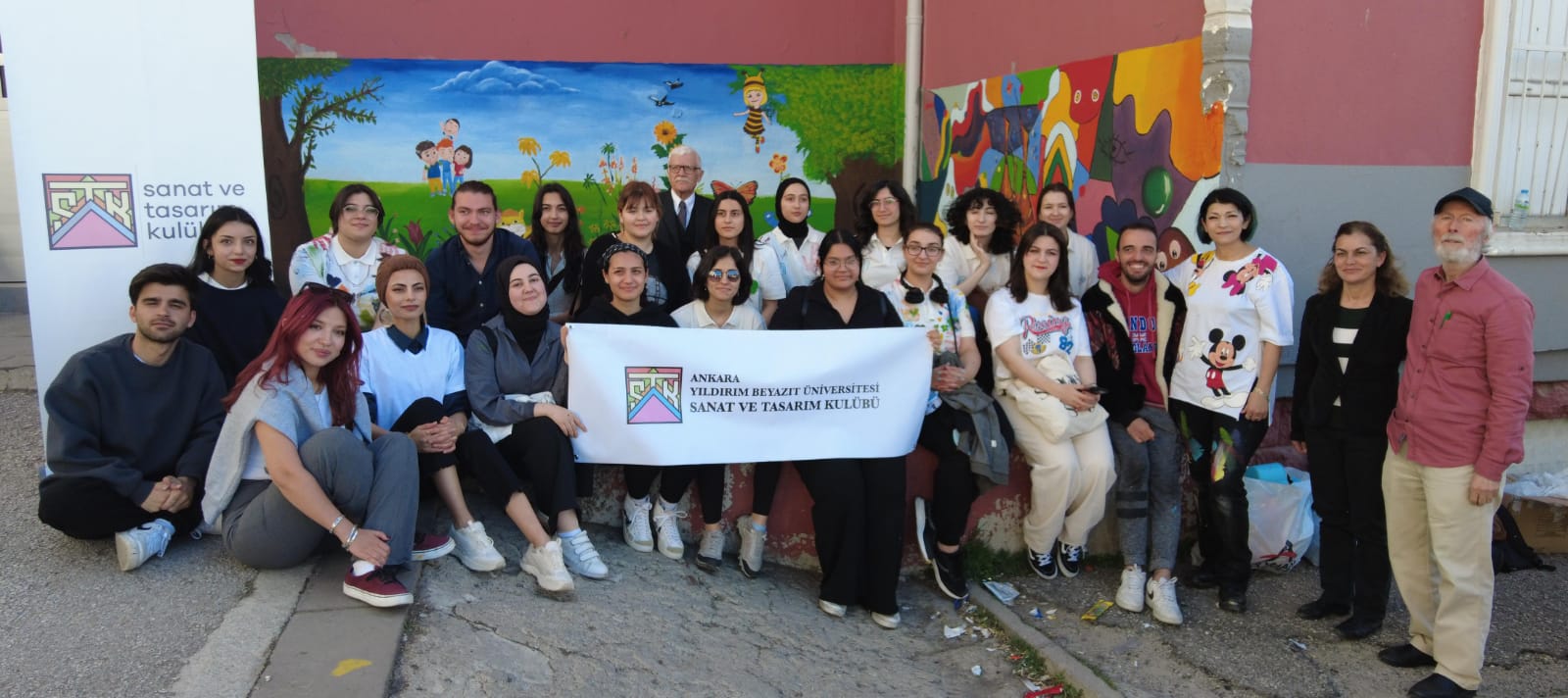 AYBÜ Öğrencilerinden 23 Nisan Ruhunu Yansıtan Duvar Boyama Etkinliği