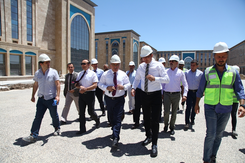 TOKİ Başkanı ve Üniversitemiz Rektörü Esenboğa Merkez Külliyesinde İncelemelerde Bulundular