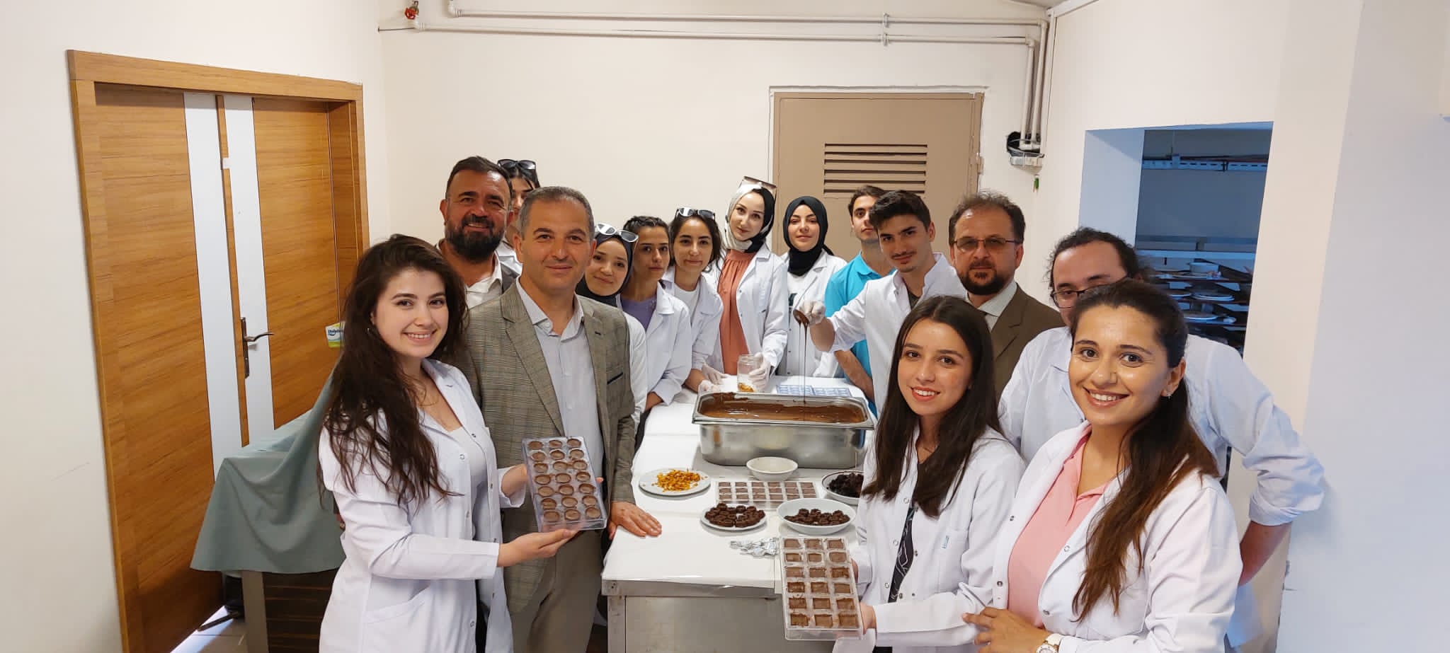 Gıda İşleme Bölümü Öğrencileri Çikolata Yaptı