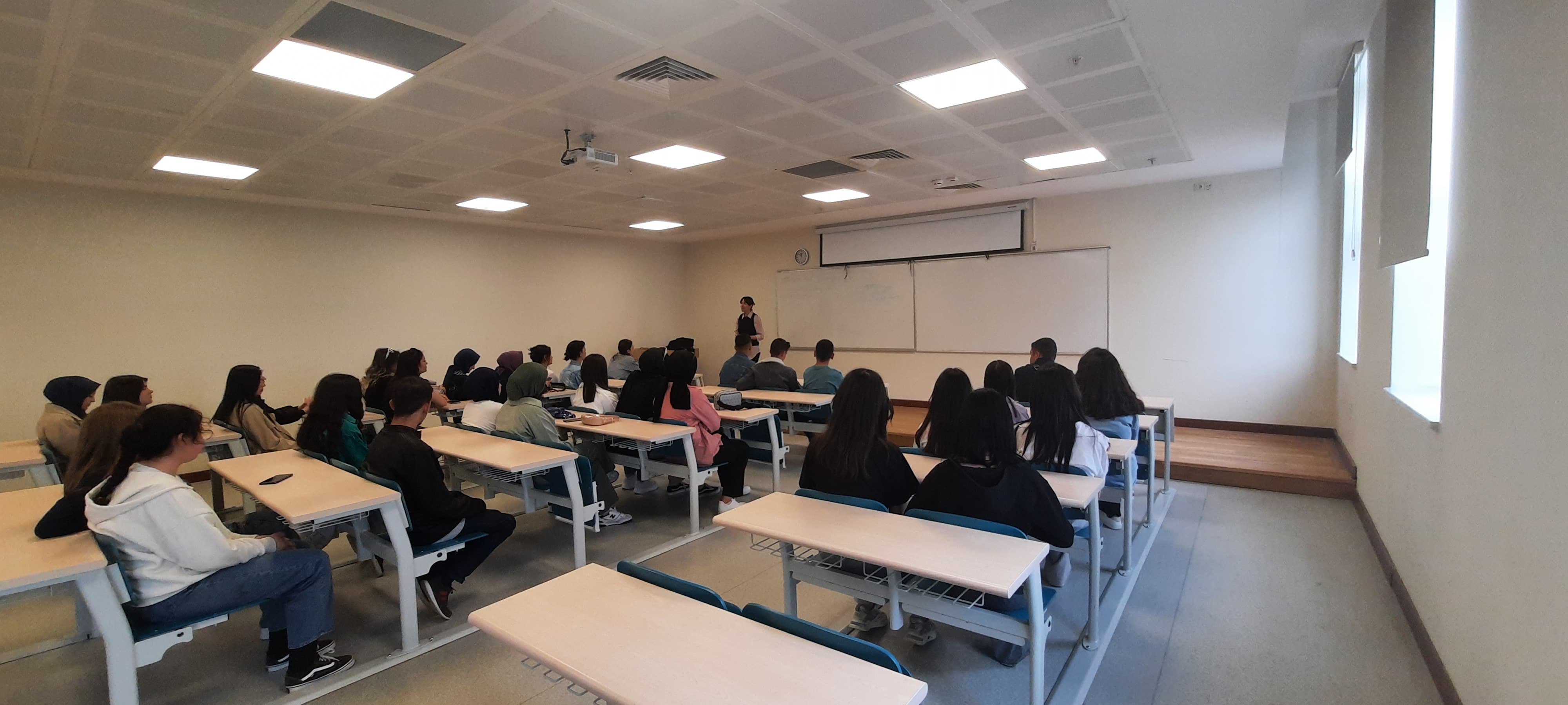 Kızılırmak Şehit Medet Ekizceli Çok Programlı Anadolu Lisesi Öğretmen ve Öğrencilerine Üniversitemiz ve Fakültemizin Tanıtımı Yapılmıştır