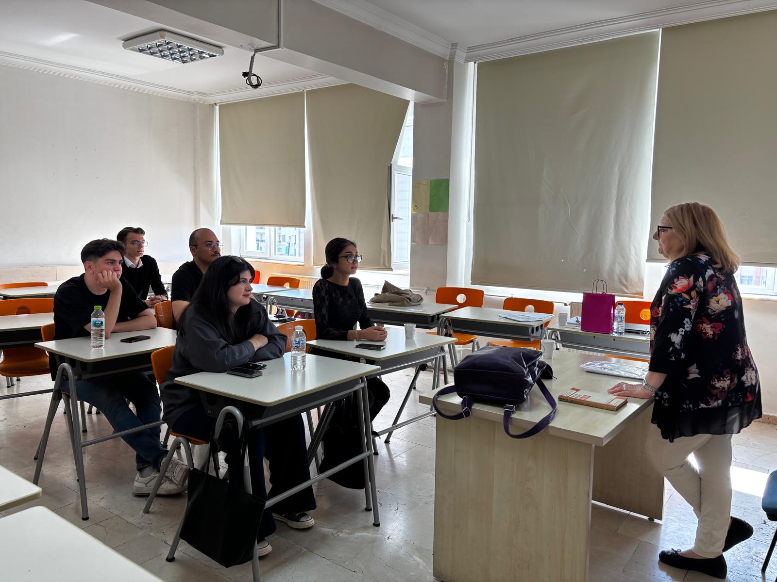 Prof. Alessandra Ricciuti Lamonea Okulumuzda Erasmus Plus Kapsamında Ders Verdi