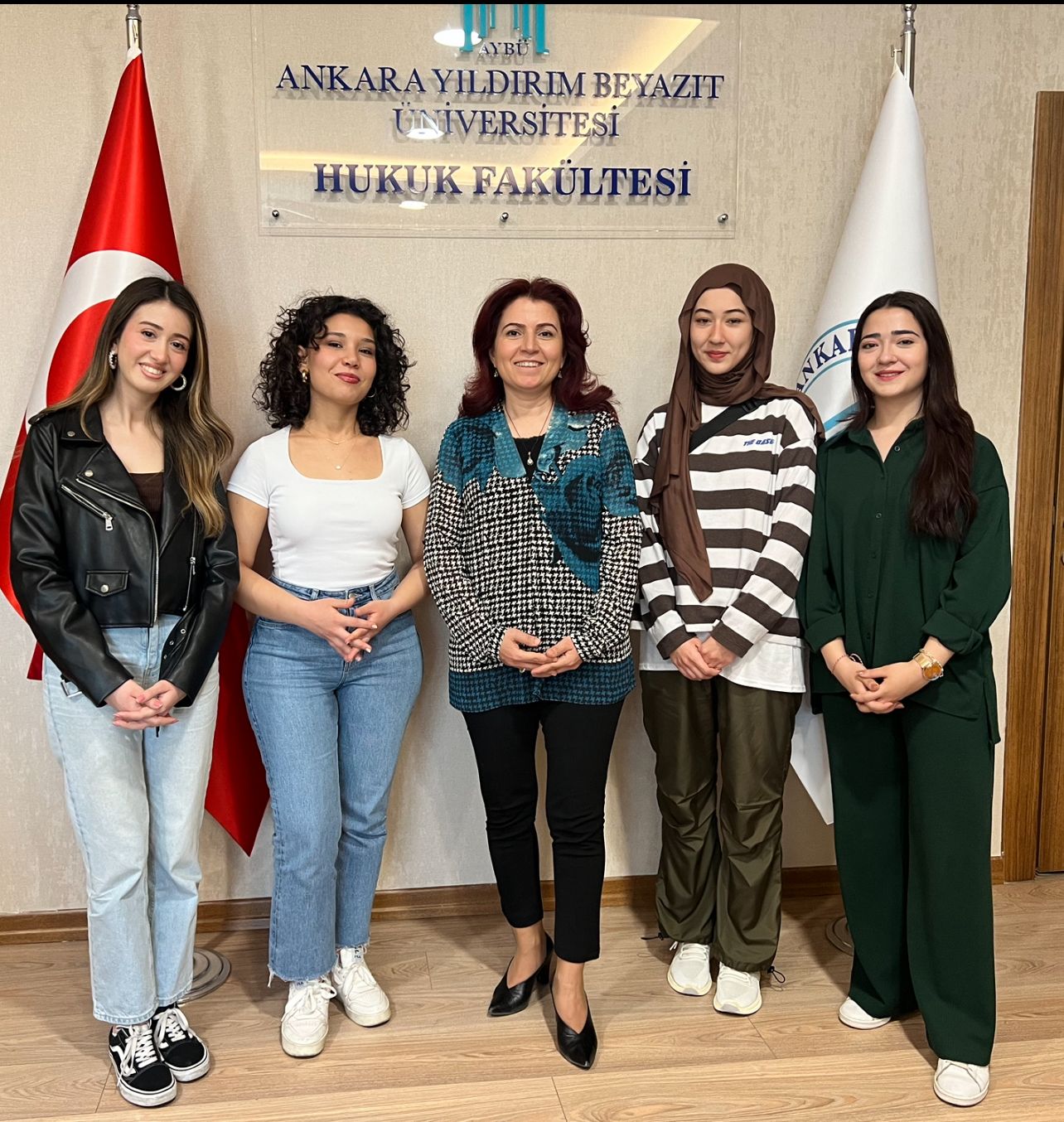 "The Willem C. Vis International Commercial Arbitration Moot (Farazi Dava Yarışması) İsimli Yarışmaya Katılan Öğrencilerimizden  Dekanımıza Ziyaret