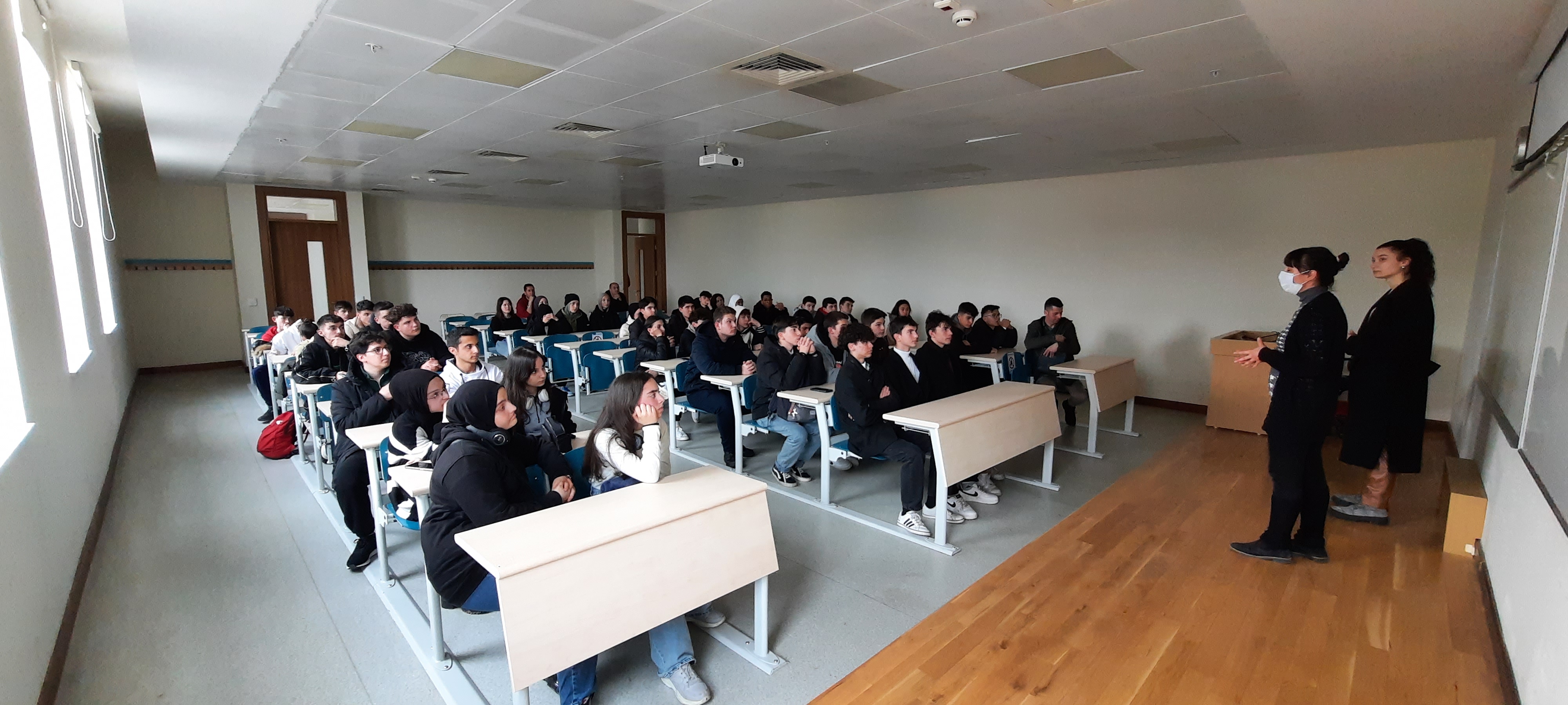 Fatih Anadolu İmam Hatip Lisesi Öğretmen ve Öğrencilerine Üniversitemiz ve Fakültemizin Tanıtımı Yapılmıştır