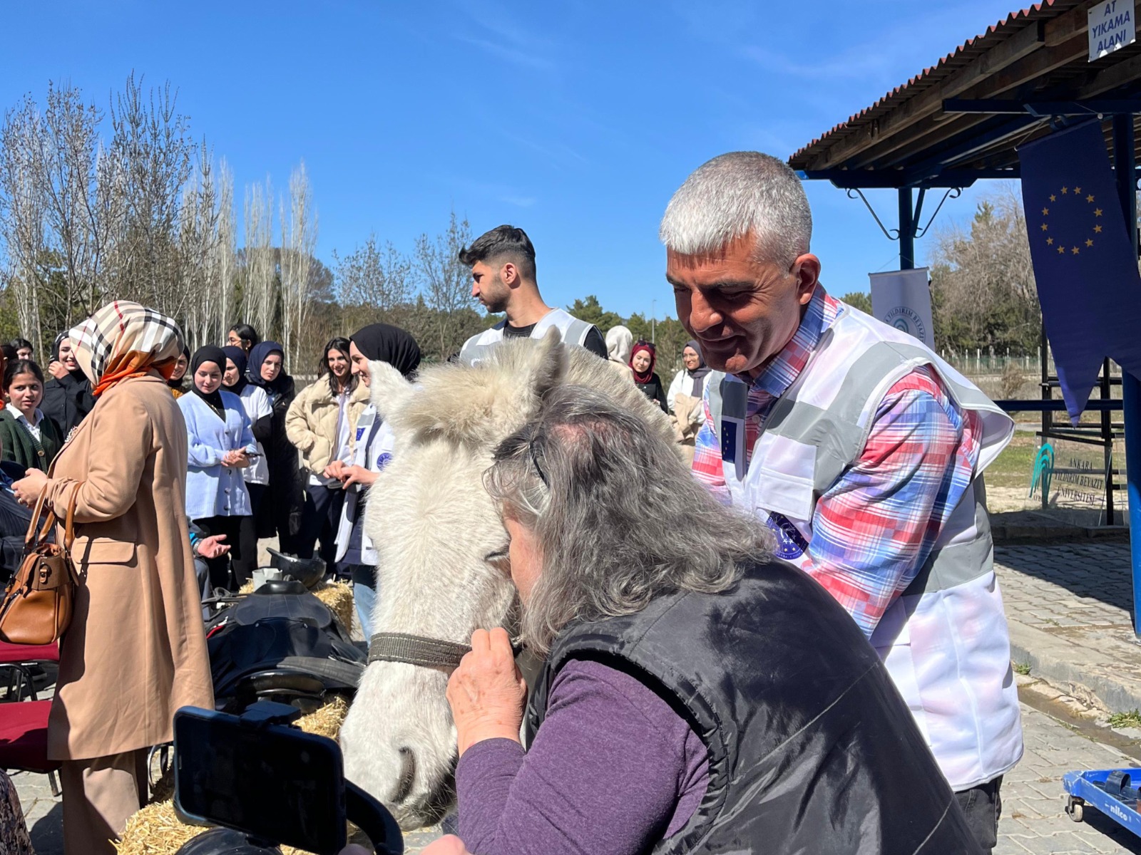 YAŞLILARIMIZ İLE ATLI TERAPİ ETKİNLİĞİ