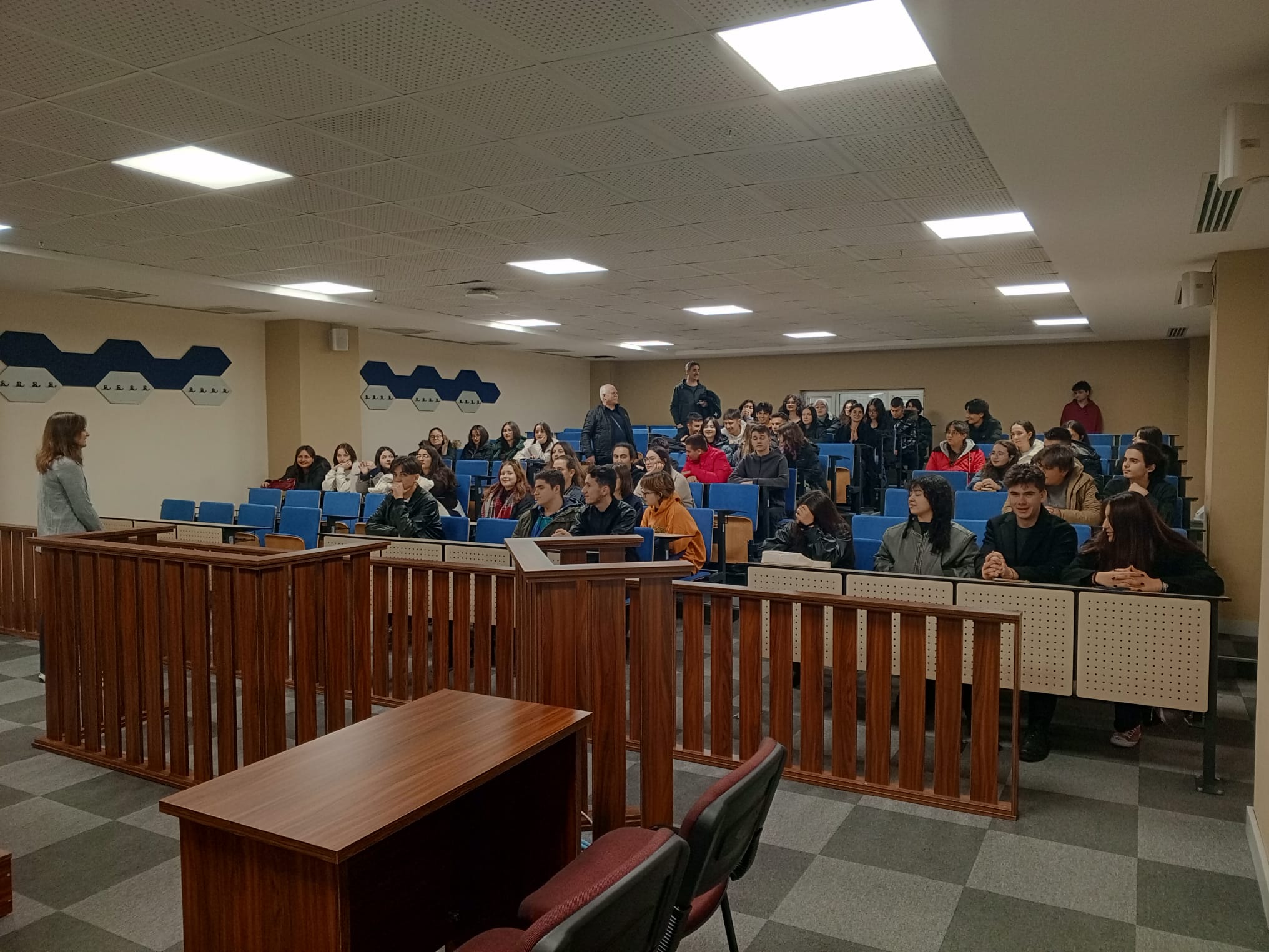 Denizli İbrahim Cinkaya Sosyal Bilimler Lisesi öğrencileri Fakültemizi ziyaret etmiştir.