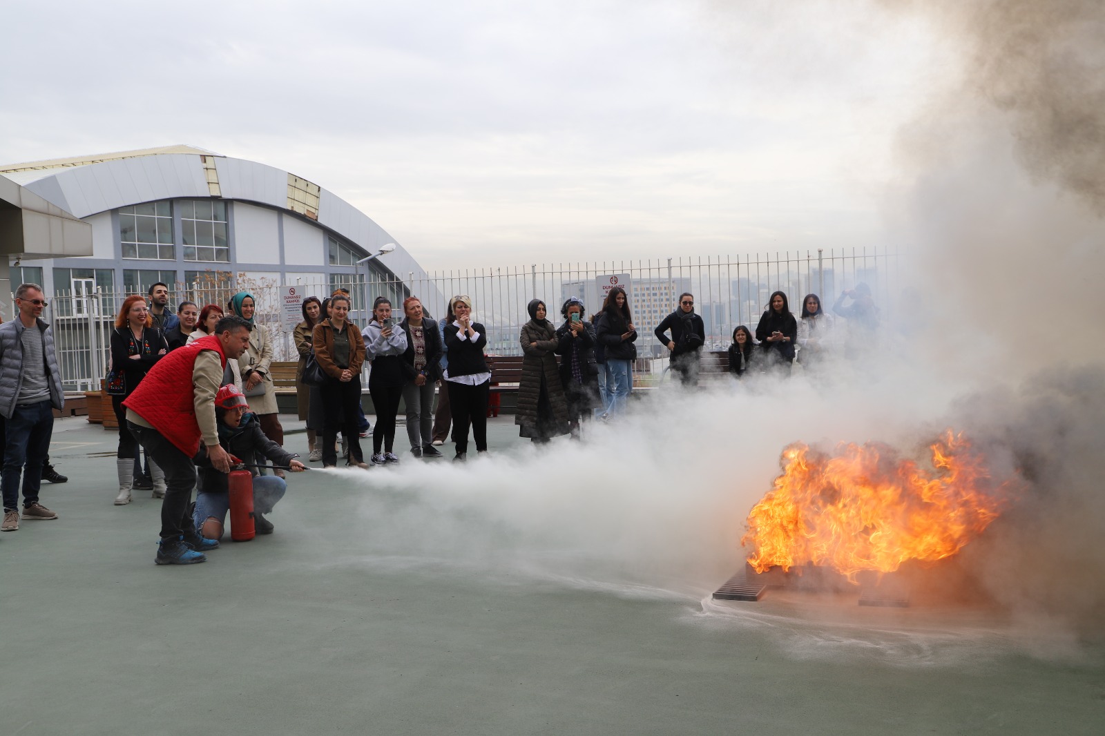 Yabancı Diller Yüksekokulumuz Akademisyenlerine Yangın Söndürme Eğitimi Verildi