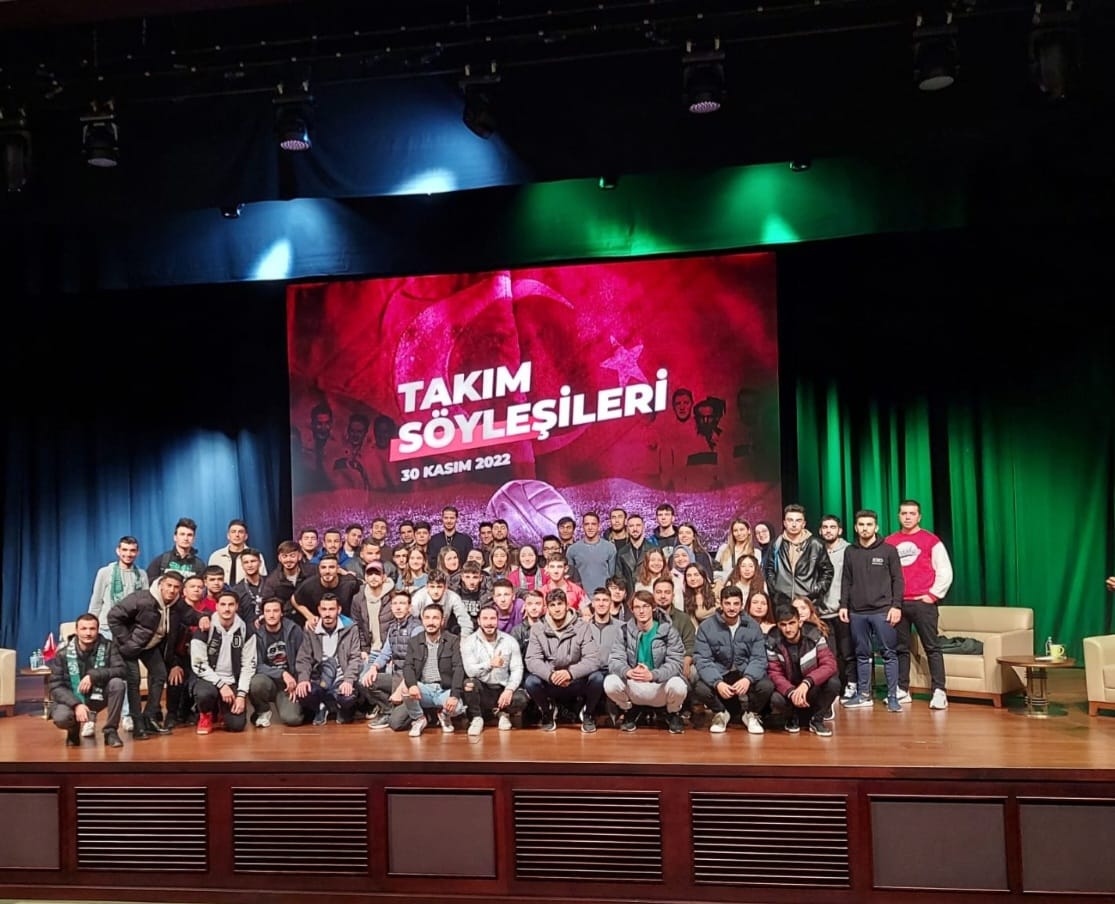 Spor Bilimleri Fakültesi Cumhurbaşkanlığı Millet Kütüphanesi tarafından düzenlenen “Şut ve Gol: Türk Futbol Tarihi Sergisine” katıldı