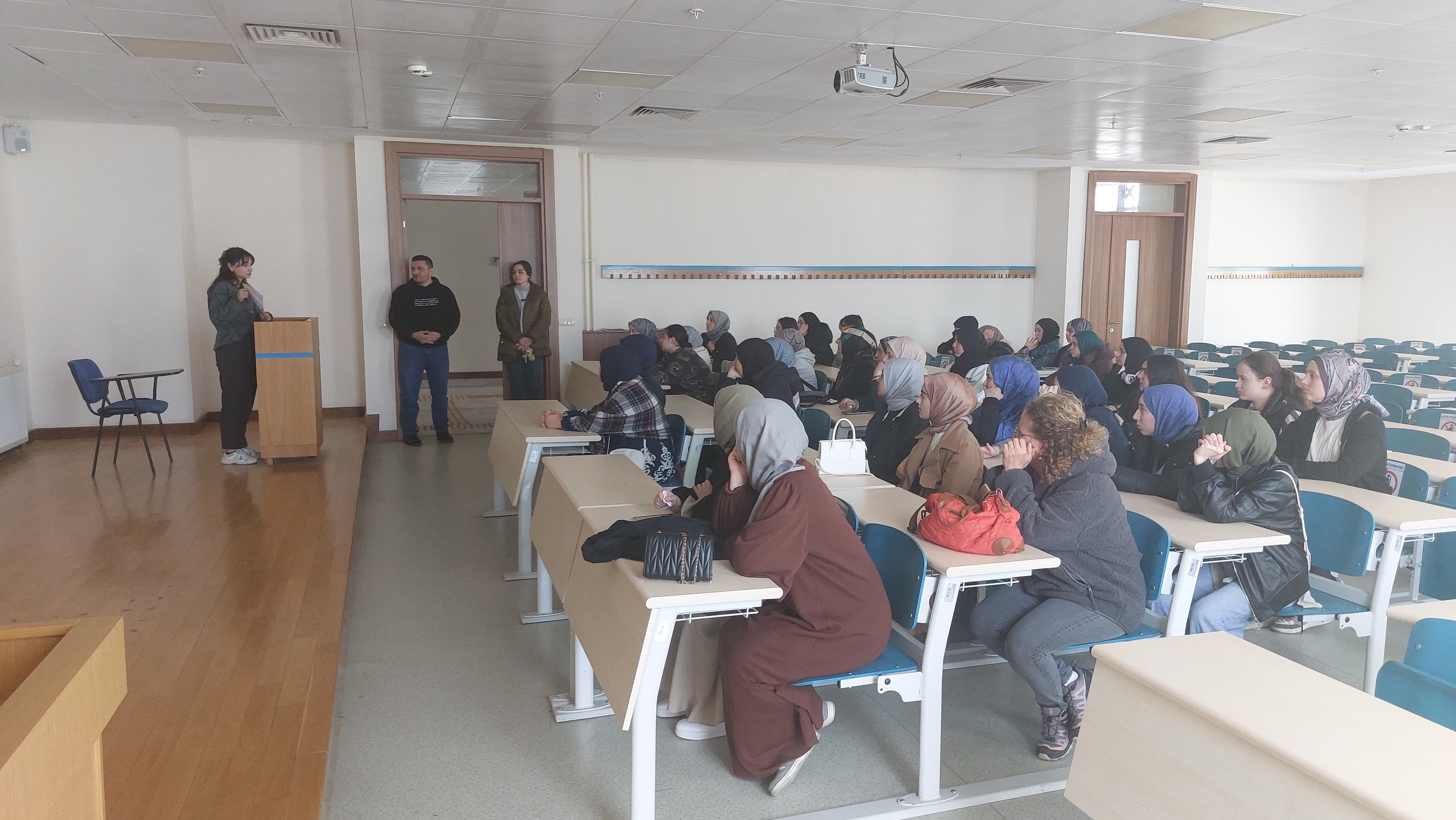 Bafra Kız Anadolu İmam Hatip Lisesi öğrenci ve öğretmenleri 07.04.2025 tarihinde Fakültemizi ziyaret etmişlerdir. 