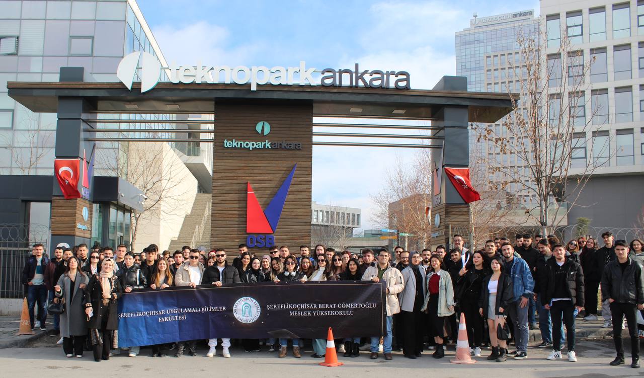 Ankara İvedik OSB Dış Ticaret İstihbarat Merkezi tarafından Ankara Teknopark’ta düzenlenen E-İhracat Zirvesi’ne Uluslararası Ticaret ve Lojistik Bölümü öğrencileri ziyarette bulundu.
