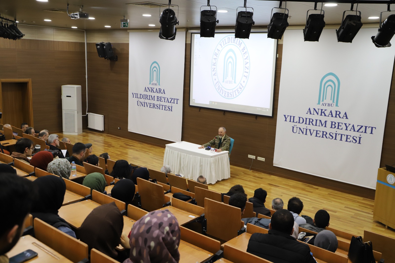 AYBÜ İlahiyat Fakültesi, 'Bilim Konferansları' Serisi’nin İlk Etkinliğini Gerçekleştirdi