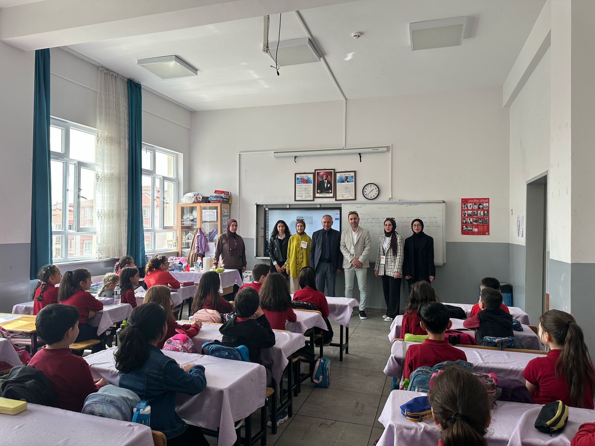 Çocuk Koruma ve Bakım Hizmetleri Programı Öğrencileri Bayram Öncesi Çocukları Unutmadı