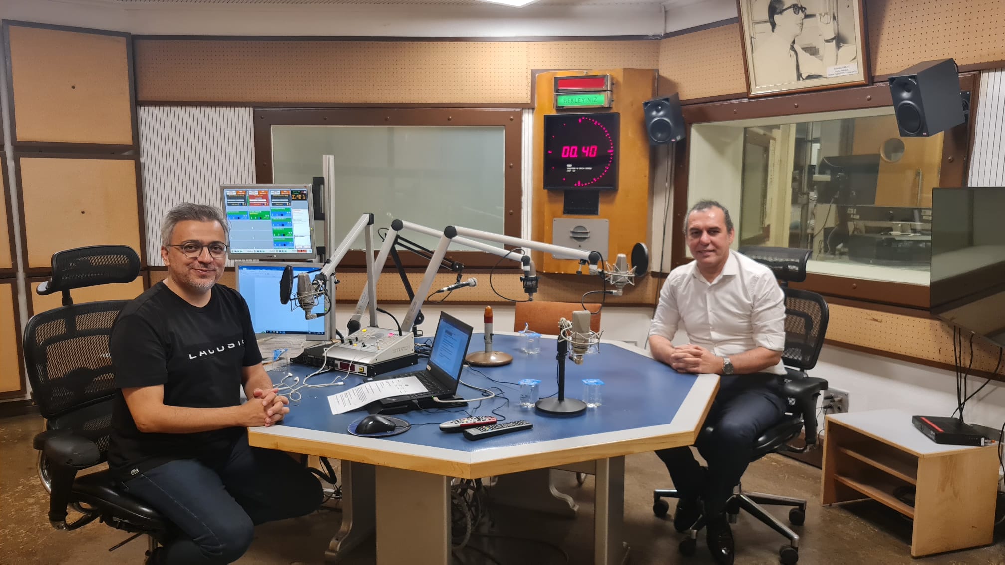 KONSERVATUVAR MÜDÜRÜMÜZ DOÇ. DR. SERBÜLEND ARPA "TRT RADYO 1"  KANALINA KONUK OLARAK KATILMIŞ VE KONSERVATUVARIMIZ HAKKINDA BİLGİLENDİRMELERDE BULUNMUŞTUR.