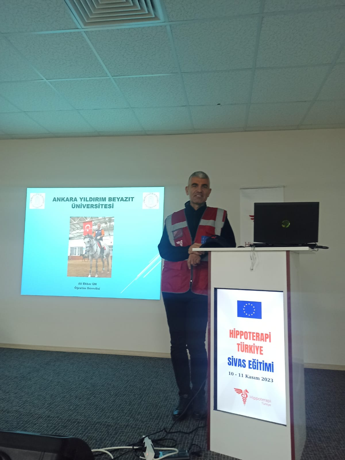 HİPPOTERAPİ TÜRKİYE PROJESİNDE MERKEZ MÜDÜRÜMÜZ SİVAS İLİNDE SAĞLIK PERSONELİNE EĞİTİM GERÇEKLEŞTİRDİ