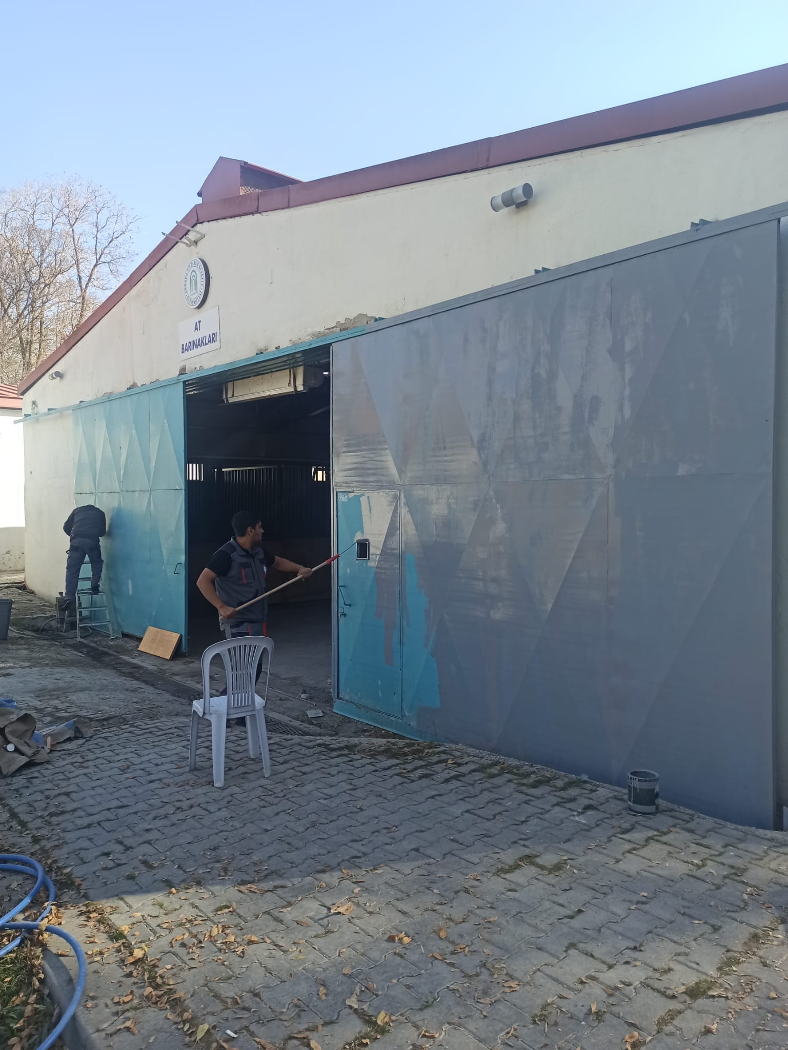 MERKEZİMİZİN TAVLA, MANEJ ve DEPO KAPILARI BOYANDI