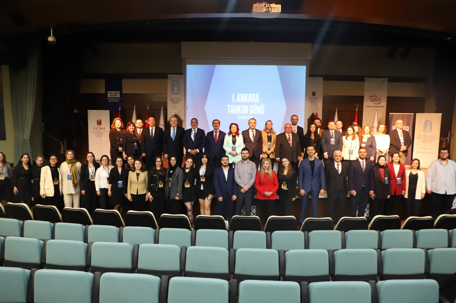 28 Nisan 2025 tarihinde Üniversitemiz Uluslararası Tahkim Uygulama ve Araştırma Merkezimiz, ATO, İbn Haldun Üniversitesi UÇAM ile Türk Tahkim Akademisi iş birliğinde, “I. Ankara Tahkim Günü” başlıklı sempozyum düzenlendi.