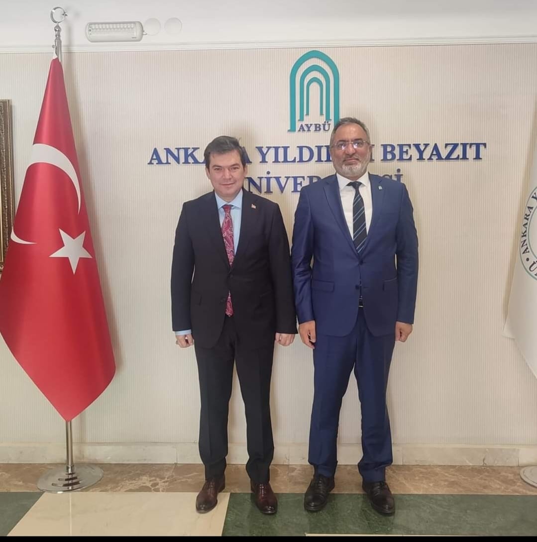 Şereflikoçhisar Kaymakamı Sayın Taner TENGİR, Meslek Yüksekokulumuz Müdürü Doç. Dr. Burhan GÜNAY ile birlikte Üniversitemiz Rektörü Prof. Dr. Ali Cengiz KÖSEOĞLU ve Rektör Yardımcısı Prof. Dr. Mustafa ORÇAN'ı Makamlarında Ziyaret Etti.