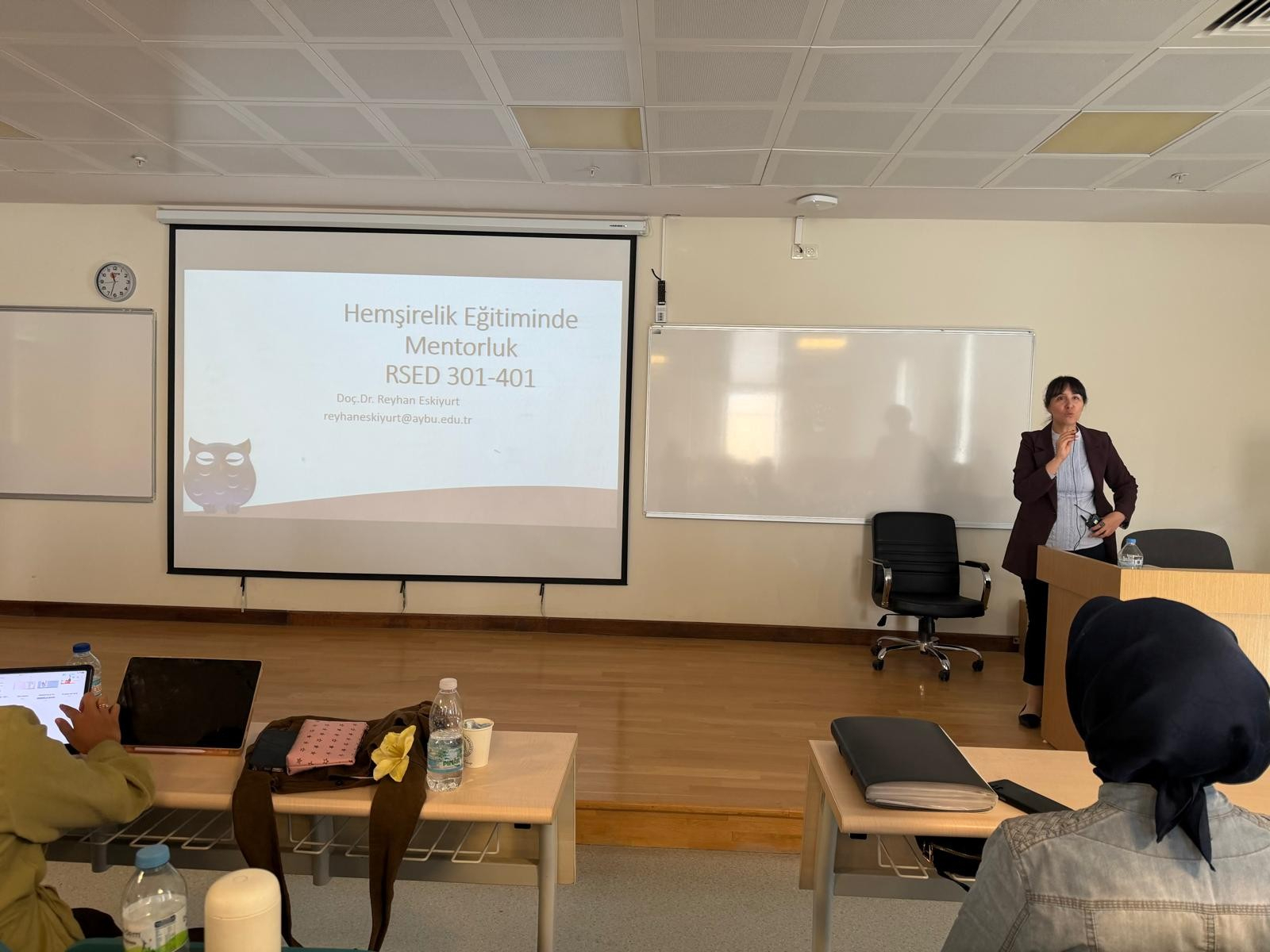 Associate Professor Reyhan Eskiyurt introducing the Mentor–Mentee Program to third-year students.