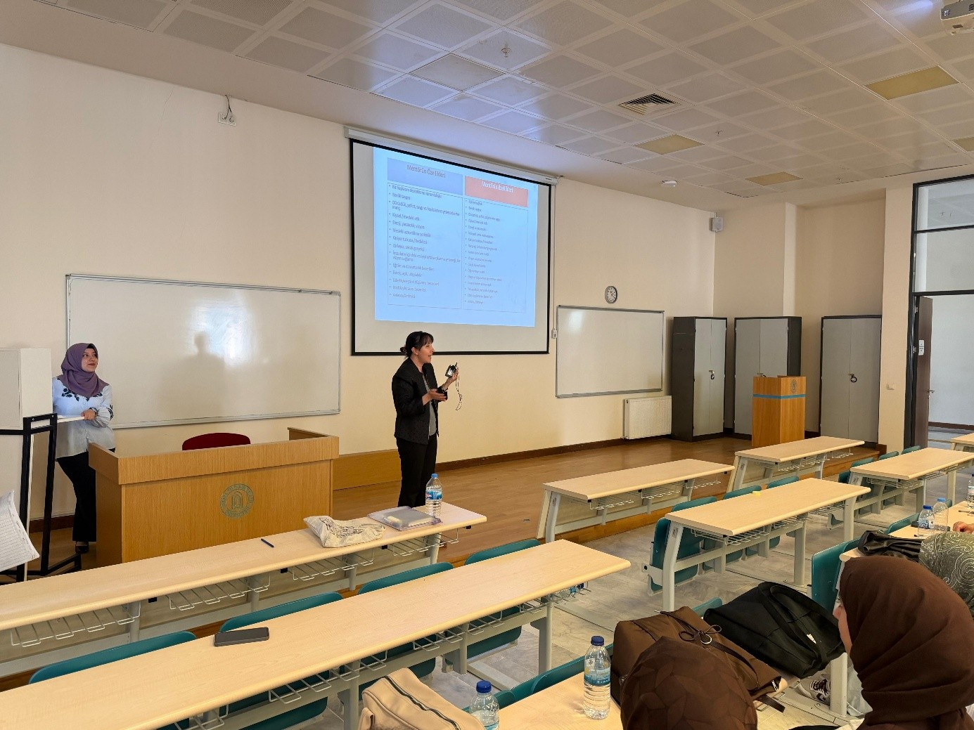 Associate Professor Reyhan Eskiyurt and Research Assistant Şeyma Zübeyde ALBAKIR explaining the expectations for mentees in the Mentor–Mentee Program to first-year students.