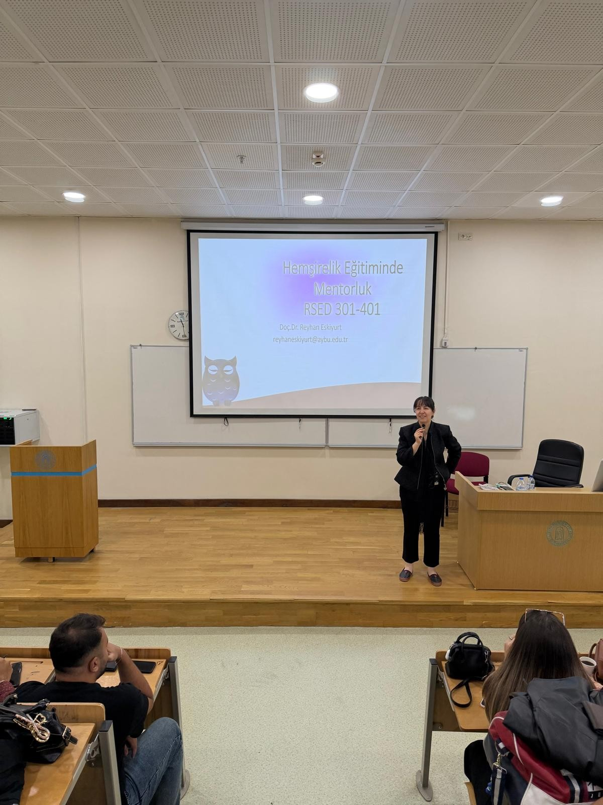 Associate Professor Reyhan Eskiyurt informing fourth-year students about the Mentor–Mentee Program.