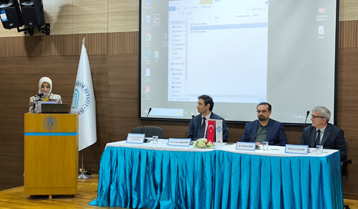 Panel sonrası toplu fotoğraf.