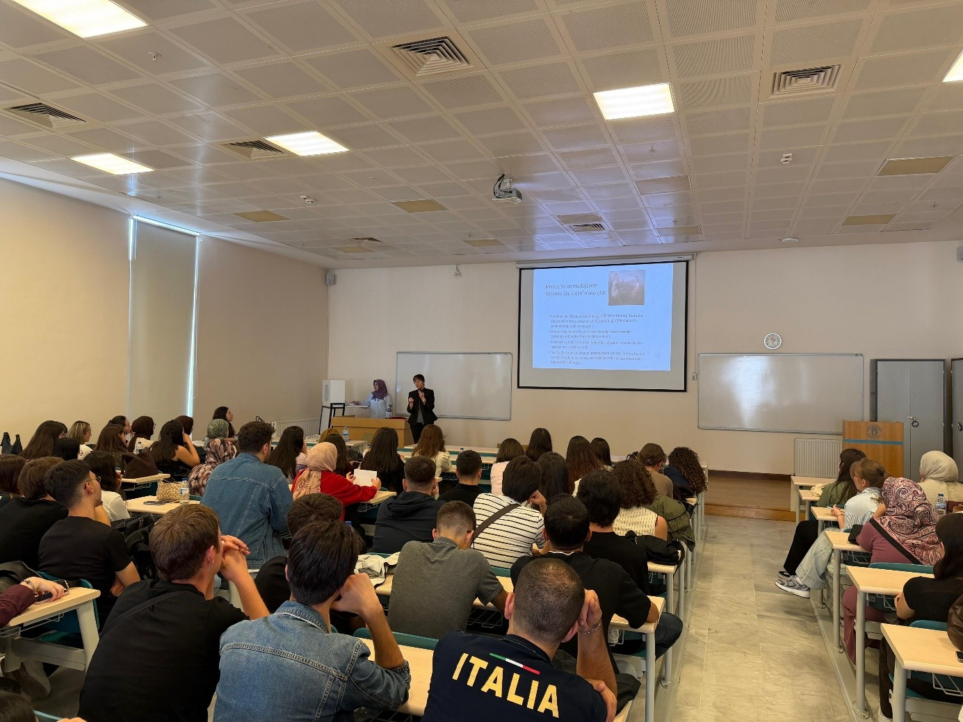 Associate Professor Reyhan Eskiyurt and Research Assistant Şeyma Zübeyde ALBAKIR explaining the scope and stages of the Mentor–Mentee Program to first-year students.