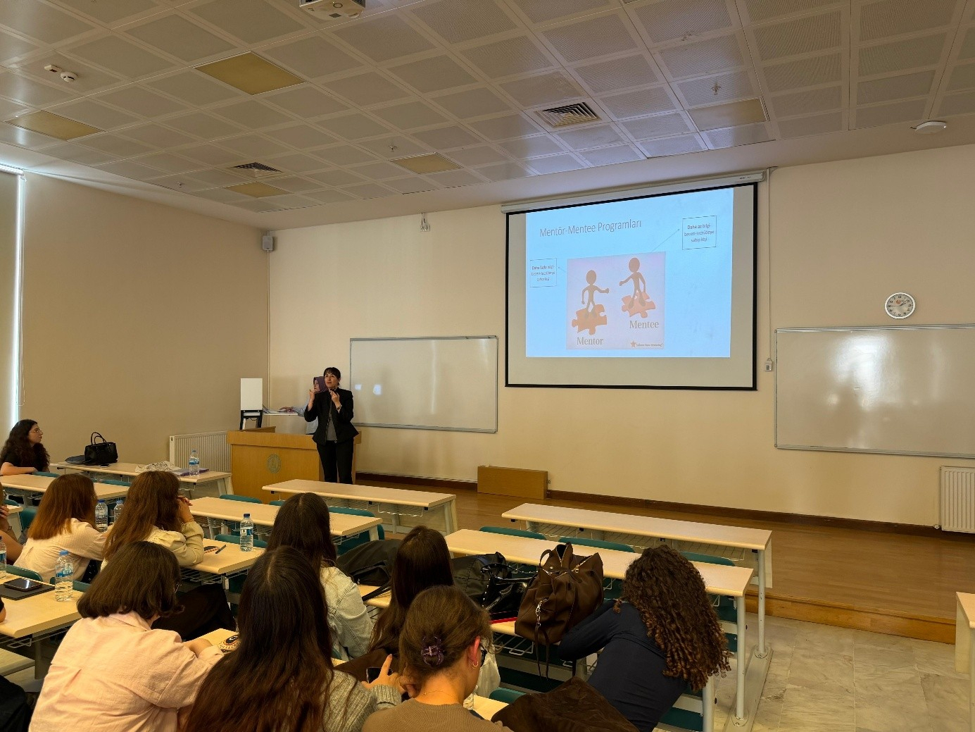 Associate Professor Reyhan Eskiyurt and Research Assistant Şeyma Zübeyde ALBAKIR explaining the key concepts of the Mentor–Mentee Program and the meanings of the terms “mentor” and “mentee” to first-year students.