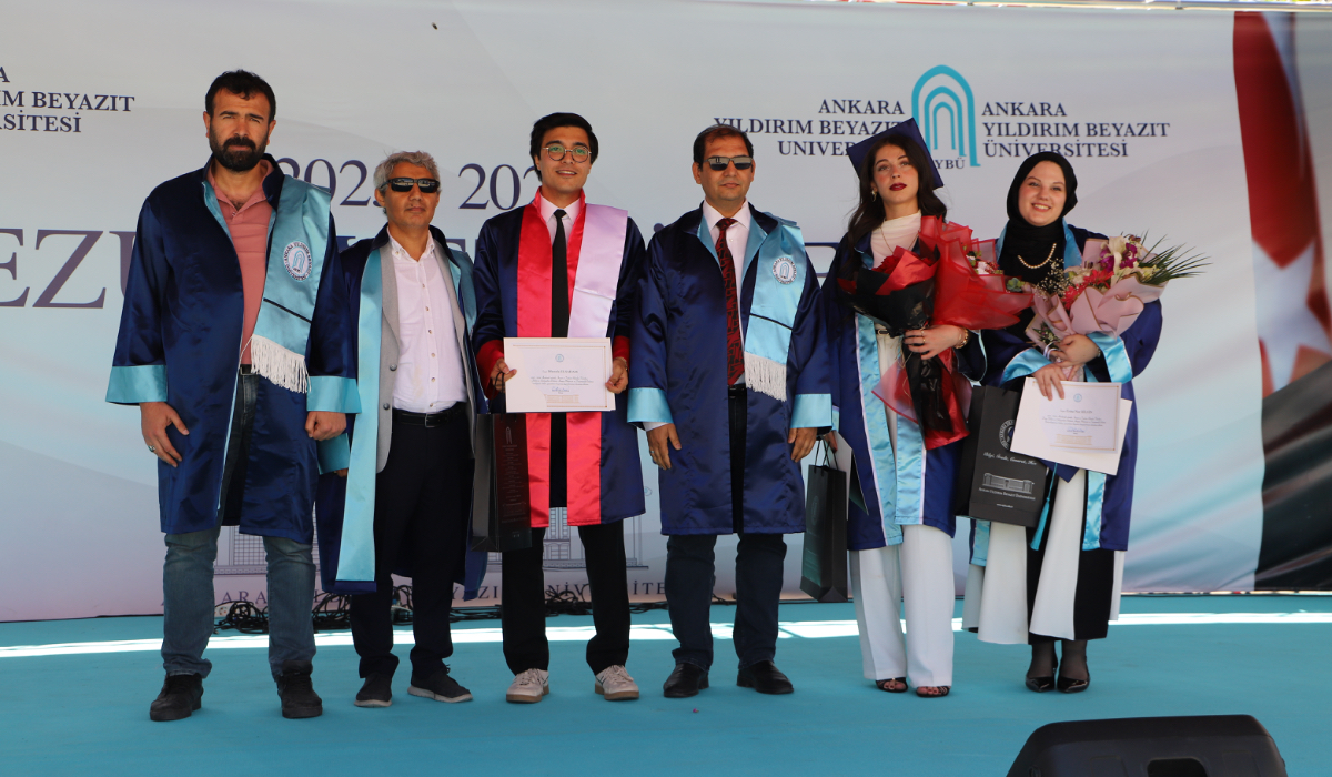 Group photo of our top-ranking graduates.