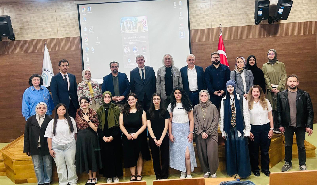 Panel sonrası toplu fotoğraf.