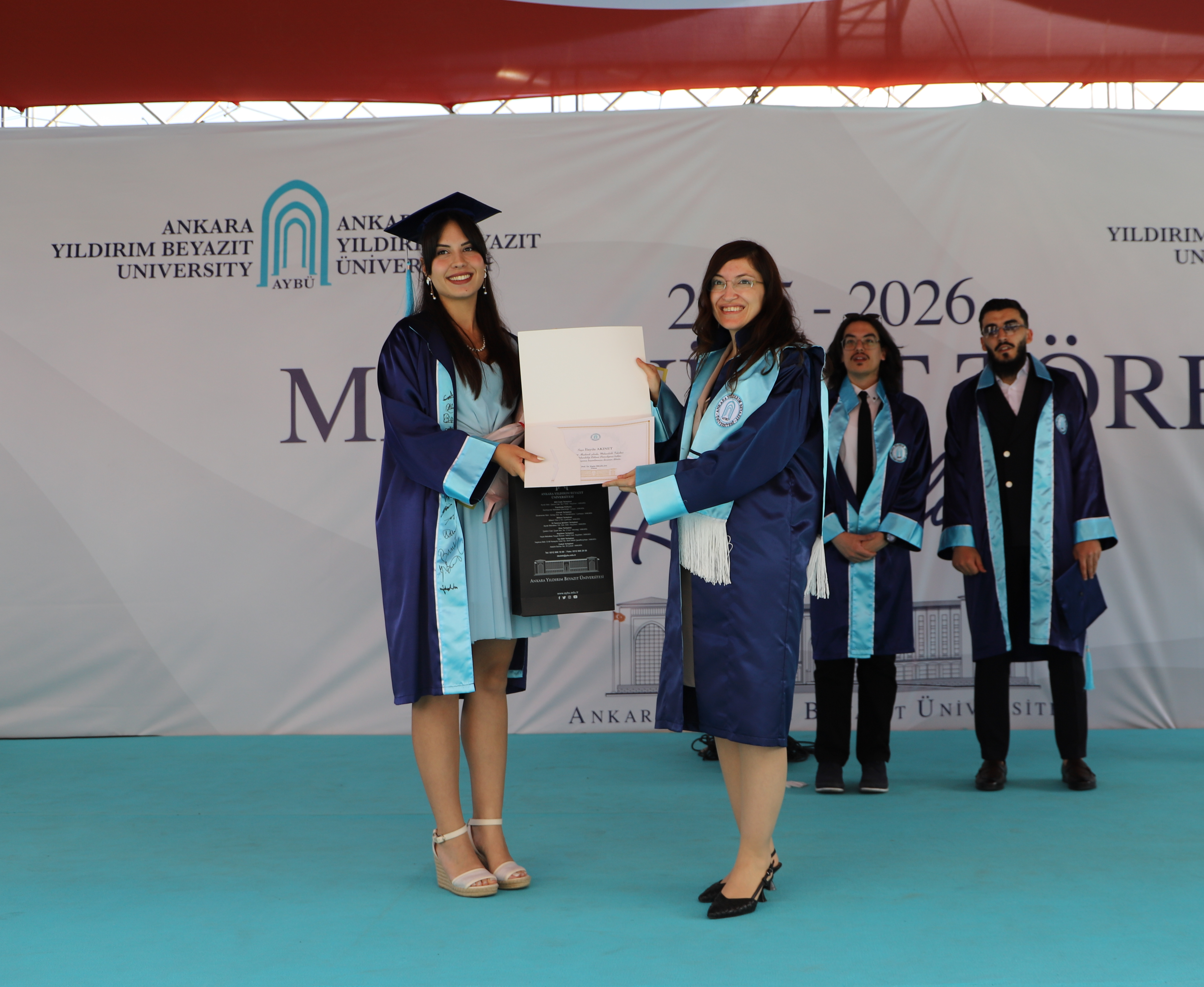 Our Department Chair, Assoc. Prof. Dr. Hilal Arslan, presents the diploma and commemorative gift to our faculty and department valedictorian, İlayda Akinet.